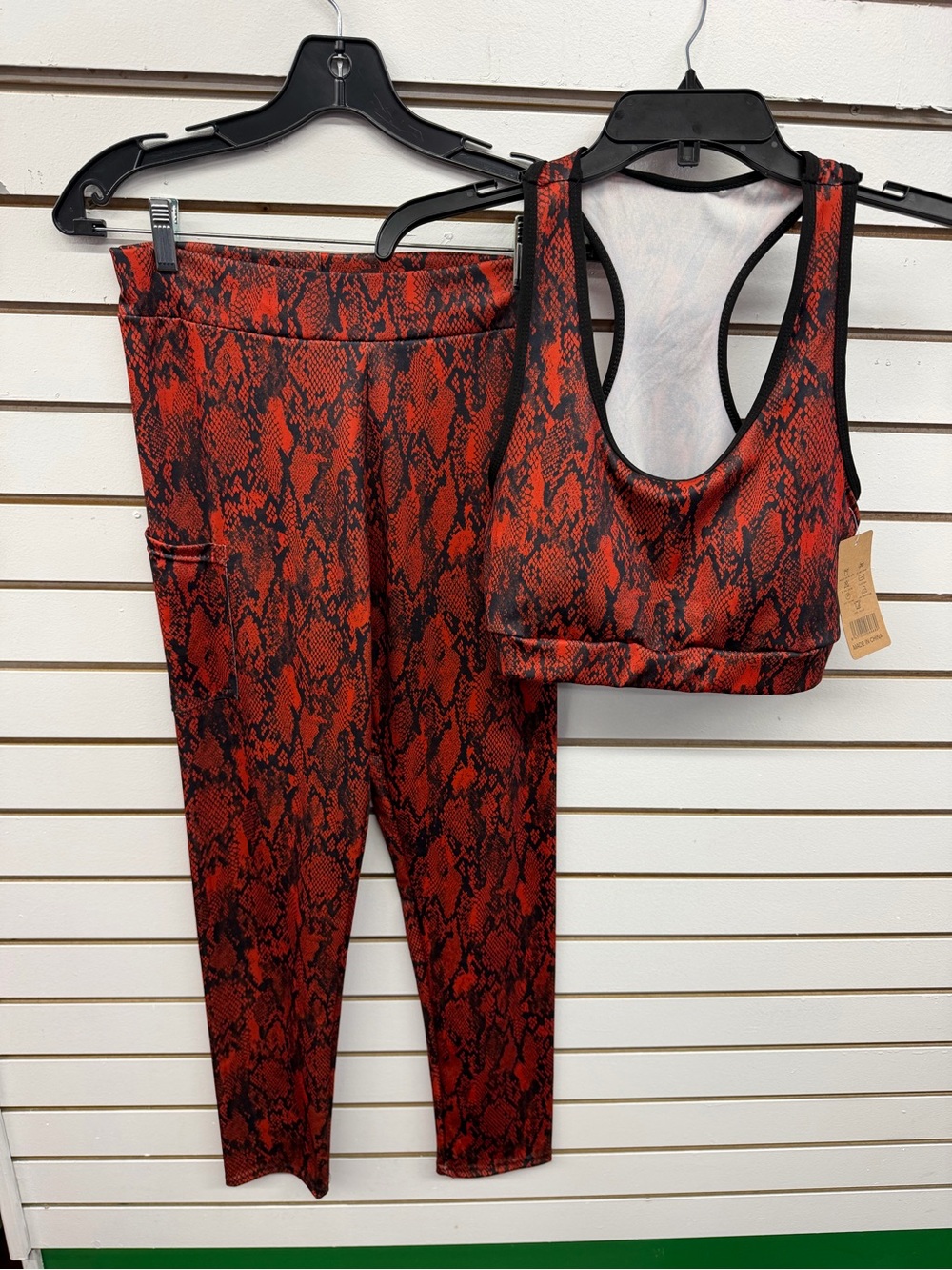 NWT KG Fashion Red Black Snakeskin 2 Piece Active Set S/M Racerback Pocket Leggi